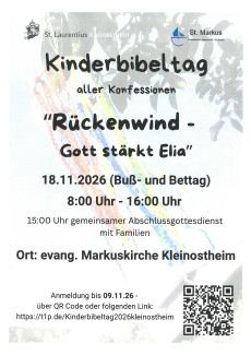 Im Hintergrund ist ein Windspiel an einem Ast zu sehen, davor der Einladungstext