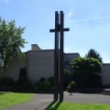 Gemeindezentrum mit Kreuz