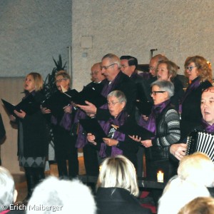 Chor beim Auftritt in der Rosenkranzkirche
